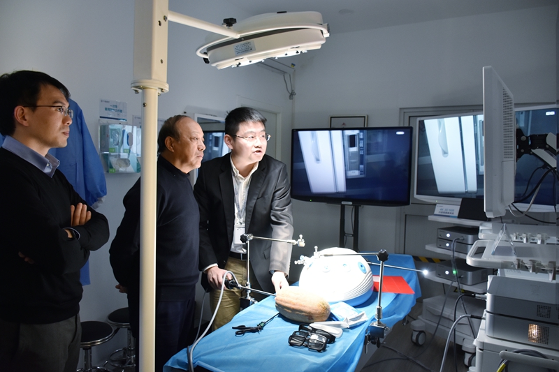 卓福民执行会长带队走进尊龙凯时集团