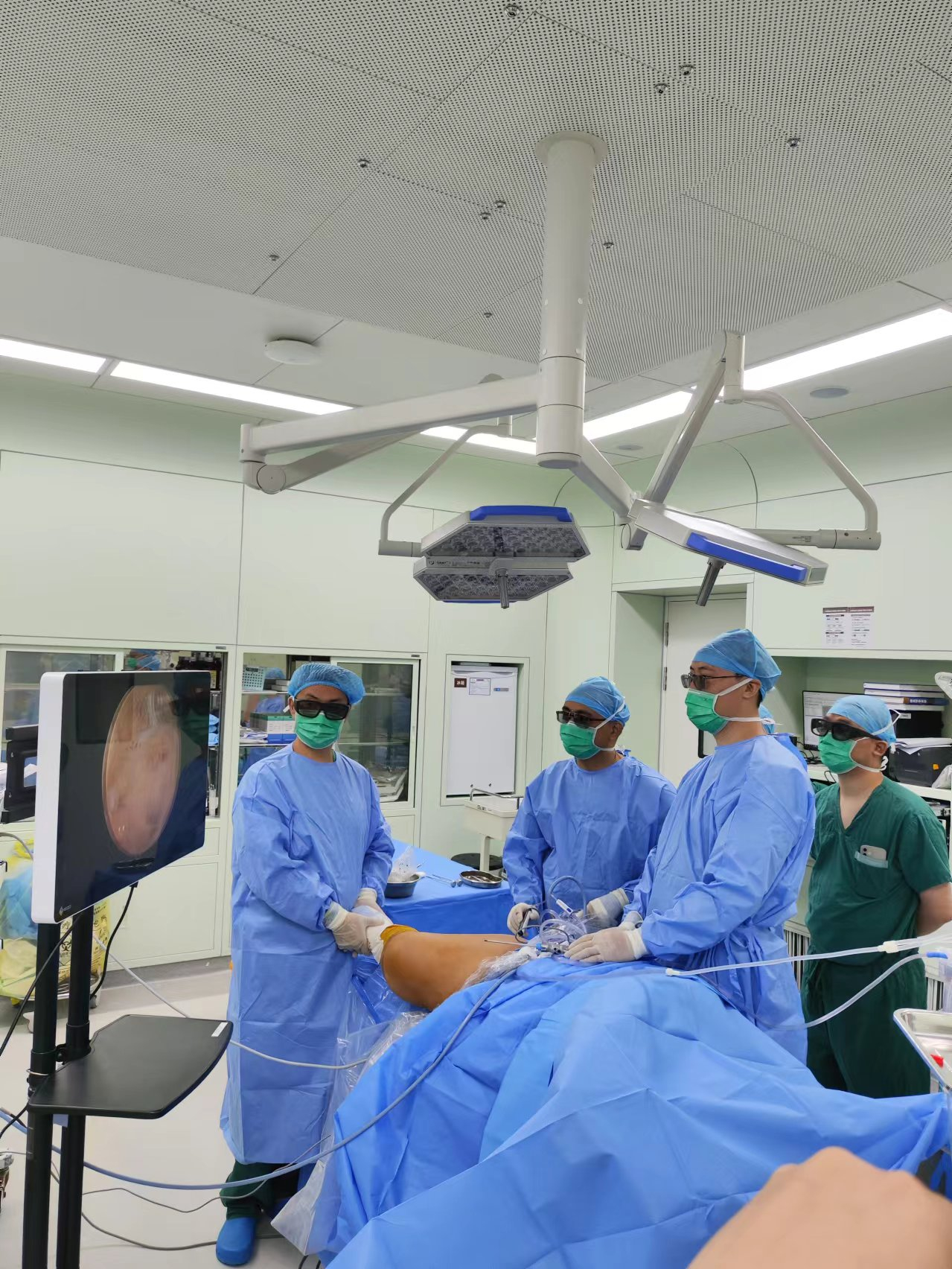 尊龙凯时医疗助力上海十院成功完成首例3D关节镜下臀肌挛缩松解术--同济医院 尊龙凯时医疗助力上海十院成功完成首例3D关节镜下臀肌挛缩松解术--同济医院